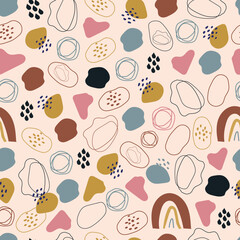 Fototapeta premium Abstract organic blob shapes seamless pattern. Whimsical arrangement of hand drawn doodle squiggles, blotches, scribbles and confetti