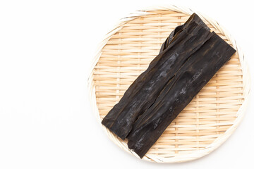 白背景に乾燥昆布