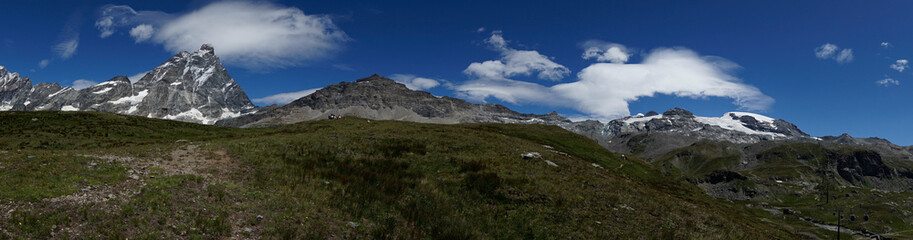 Fototapeta na wymiar montagna cervino e plateau Rosa 