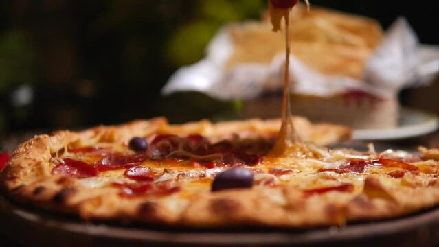 DELICIOUS PIZZA (PIZZA DELICIOSA)