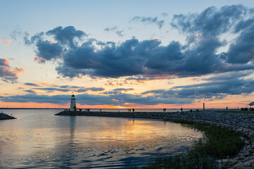 Obraz premium Beautiful sunset landscape of Lake Hefner