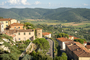Fototapeta na wymiar Captivating view of the enchanting Tuscan landscape from Cortona, Italy.