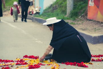 Older woman doing the ritual of thanks for the crops at the Inti Raymi festival