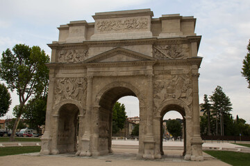 Roman triumphal Arch of Orange, France - obrazy, fototapety, plakaty
