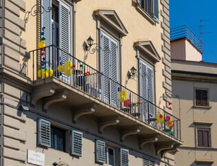 Balocon in Florence with closed shutters and balloons