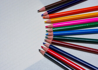 lápis de cor para criança pintar e desenhar
