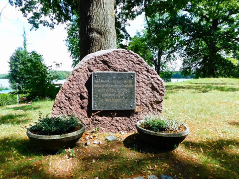 Lychen, Landkreis Uckermark in Brandenburg/ Deutschland - 16. Juli 2023: Gedenkstein an die ruhenden j&uuml;dischen Menschen
