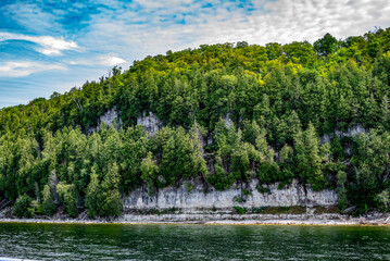 niagra bluff with trees