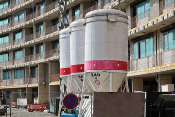 Bulk mixing tanks on the construction site