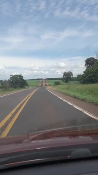 dirigindo na rodovia BR 497, na cidade de Paranaiba, Estado do Mato Grosso do Sul