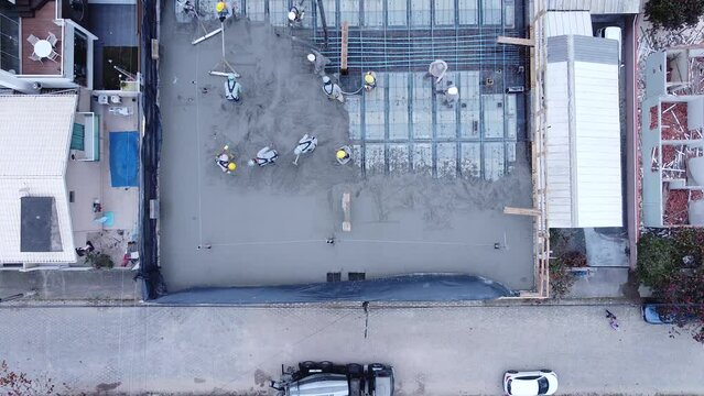 Obras de Predio - Batendo Laje Concreto