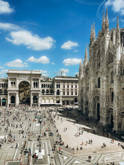 Fototapeta na wymiar view of the square near the Duomo, Milan, Italy