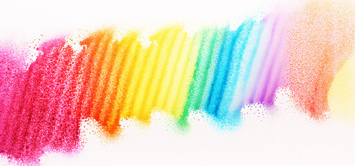 Fototapeta premium immagine con banda di sabbia colorata nei toni arcobaleno, colori luminosi e brillanti su sfondo bianco