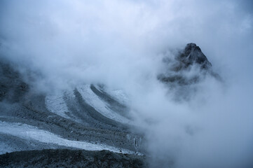 roc noir and Glacier Durand covered in clouds