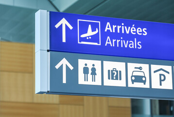 Aeroport depart arrivees signalisation voyage - obrazy, fototapety, plakaty