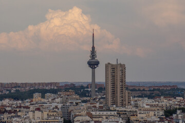 Obraz premium Paisaje de Madrid y el Pirulí