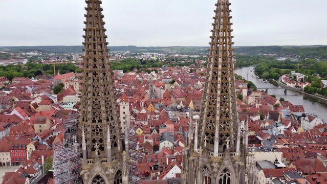 Regensburg, Deutschland: Aussicht durch die T&uuml;rme des Doms