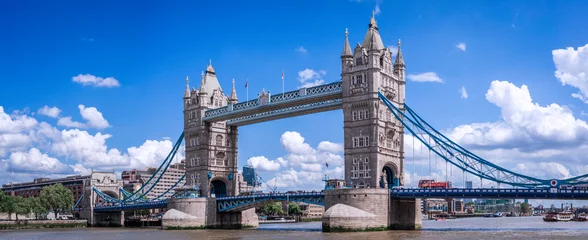 Foto auf Acrylglas Tower Bridge Iconic Tower Bridge connecting London with Southwark on the Thames River UK beautiful English symbols Sunny day wallpaper travel