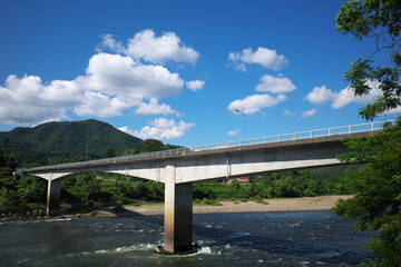 初夏の鹿瀬大橋 © Mamoru Arisaka