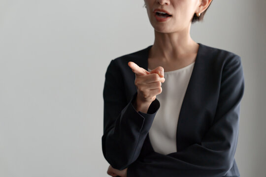 感情的な女性