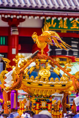 三社祭のお神輿（浅草寺）