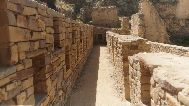 Contrucciones antiguas Incas de ollantaytambo en dia soleado (ollantaytambo, Per&uacute;)