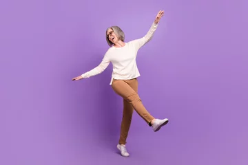 Photo sur Plexiglas Magasin de musique Full body photo of funny senior lady dancing lesson aged community gathering wear casual outfit isolated purple color background