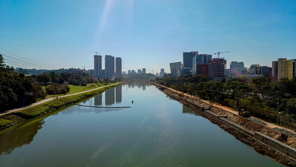 Zona sul de São Paulo. Nossa praça, Parque Burle Marx, Marginal Pinheiros, Ponte Laguna, Panamby.