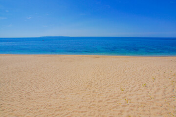 Obraz premium 白い砂浜と海