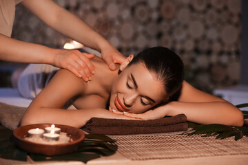 Obraz na płótnie Canvas Pretty young woman having massage in spa salon