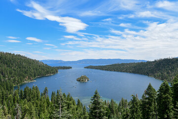 Fototapeta na wymiar Emerald Bay, Lake Tahoe California