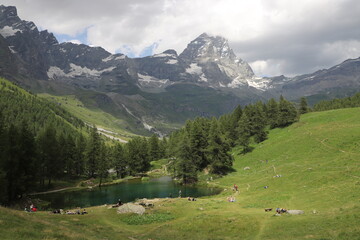 lac bleu au pied du Cervin