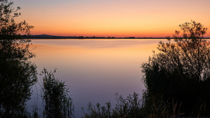 Blaue Stunde-nach Sonnenuntergang am Altmühlsee, Gunzenhausen, Bayern, Deutschland