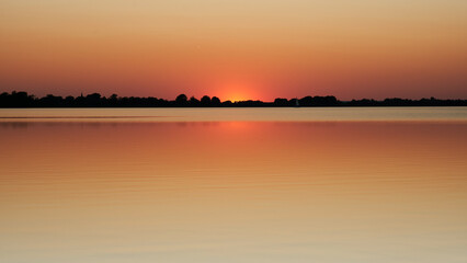 Traumhafter Sonnenuntergang am Altmühlsee, Gunzenhausen, Bayern, Deutschland