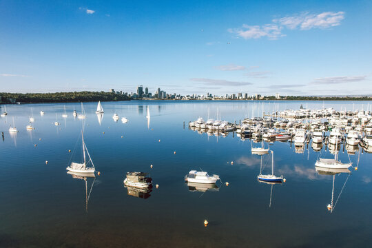 View across the Swan River at Matilda Bay to the Perth city skyline