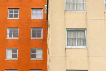 綺麗な色のアンティークな建築物
