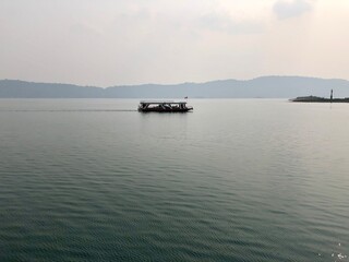 Naklejka premium boat on the lake.