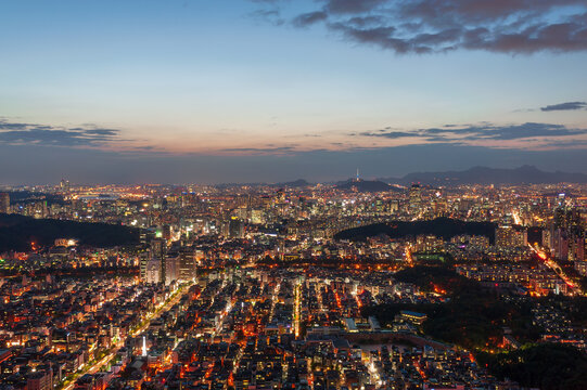서울 구룡산 전망대 야경 © KYOBOK