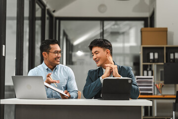 Serious young business asian man supervisor analyse financial report of responsible worker pay attention on mistakes propose correction. insurance agent legal obligations, policy terms conditions