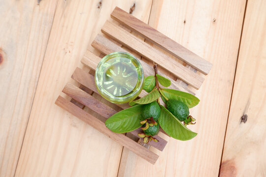 Drink a glass of boiled leaves of guava shoots, useful as a traditional medicine such as reducing diarrhea and controlling blood sugar