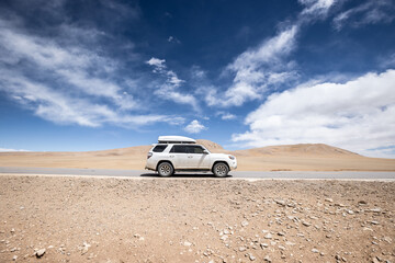 Fototapeta na wymiar Car road trip in tibet, China
