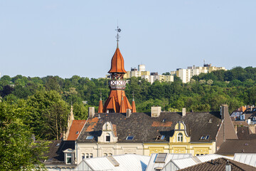 Turm des Rathaus in Vohwinkel über den Dächern