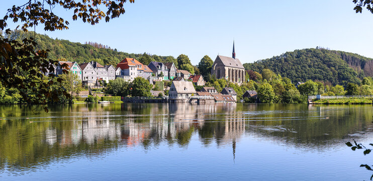 Panorama von Beyenburg &uuml;ber dem kleinen Stausee der Wupper