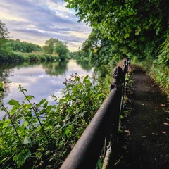 Fototapete Reflection Stroll Along the River Trent in Burton-on-Trent, UK