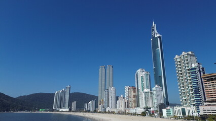 Obraz premium Balneario Camboriu em Santa Catarina no Brasil - Prédios da barra sul 