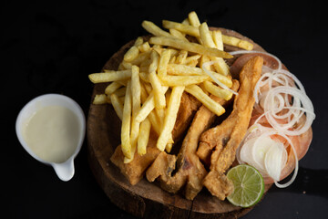 Peixe Empanado com Batatas frita