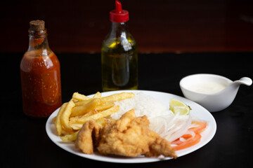 Peixe Empanado com Batatas frita