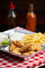 Peixe Empanado com Batatas frita