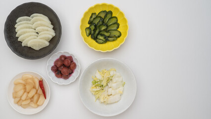 日本の漬け物イメージ｜大根・胡瓜・白菜・らっきょう・梅干し