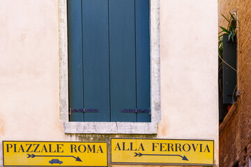 Typical directional sign, in Venice